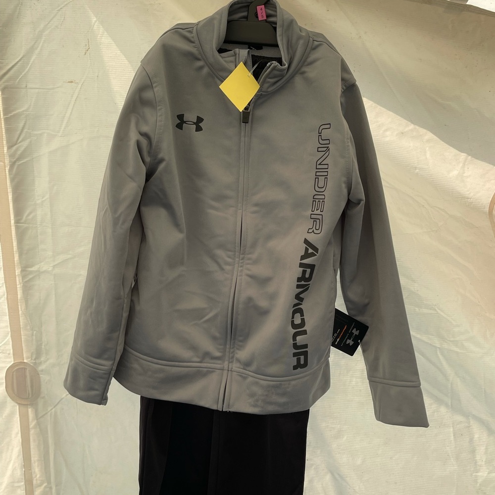 Kids under armor 2 piece outfit with tags-size 7